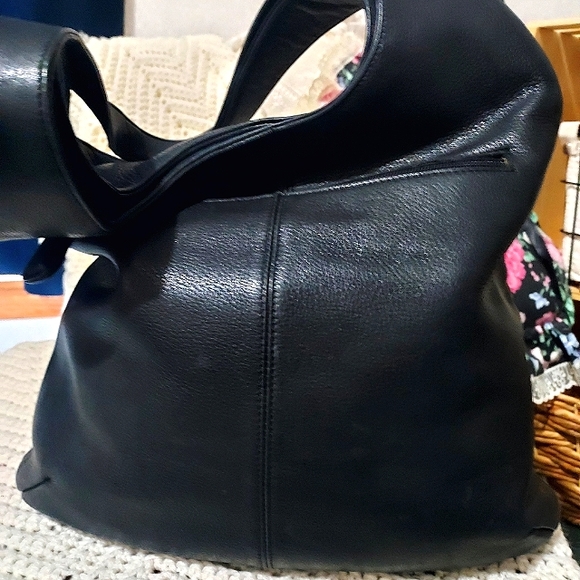 CESTI BLACK LEATHER SHOULDER BAG - Picture 2 of 9